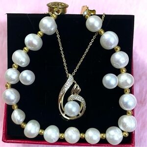 Elegant White South Sea Pearl and Gold Necklace Bracelet Earrings